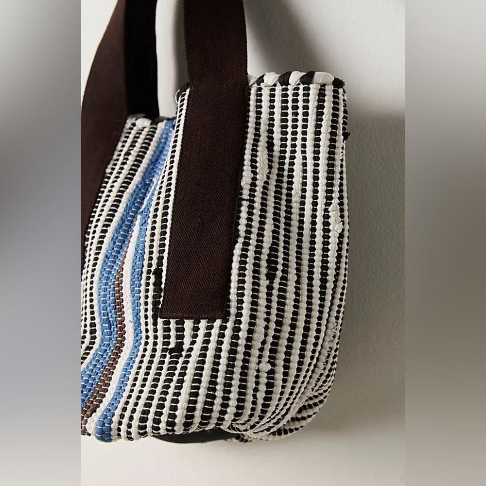 NWT Free People Driftwood Rug Tote Bag ~Banana Split~ - Picture 4 of 5